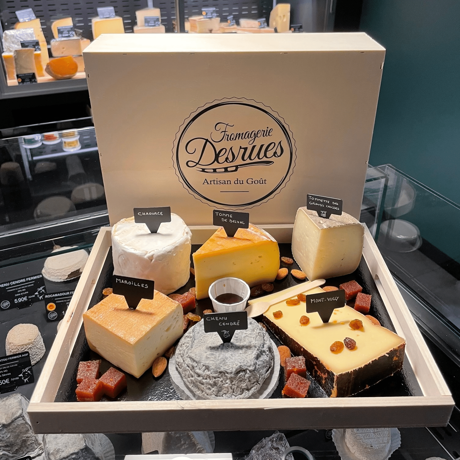 Plateau de fromages disponible chez Fromageries Desrues à Laval et Saint Berthevin